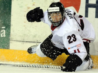 U-20 hokejisti pieveic Dānijas vienaudžus